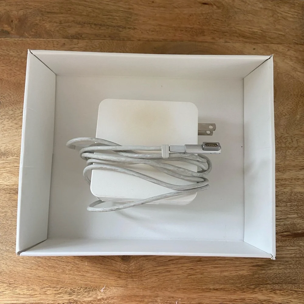 Apple MacBook - Silver with Black Keyboard